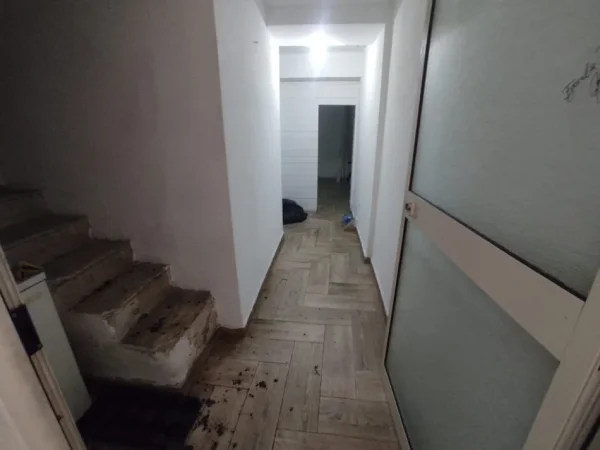 Tirane, jepet me qera dyqan Kati -1, 40 m² 500 € (rruga e durresit)