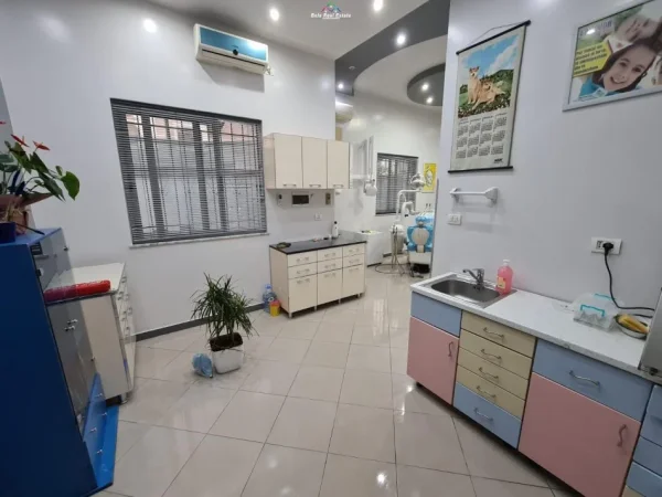 Tirane, jepet me qera ambjent biznesi Kati 1, 35 m² 550 € (5 maji)