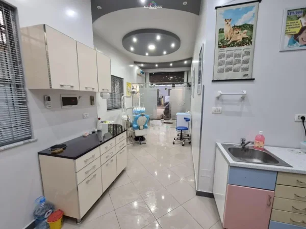 Tirane, jepet me qera ambjent biznesi Kati 1, 35 m² 550 € (5 maji)