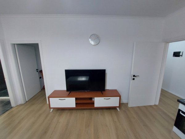 Tirane, jepet me qera apartament 2+1+Ballkon Kati 3, 85 m² 450 € (Rruga e Dibres)