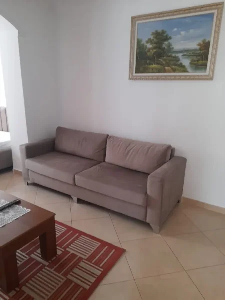 Tirane, jepet me qera apartament 1+1 Kati 4, 60 m² 400 € (Selvia)