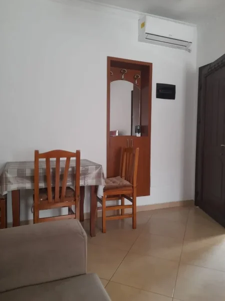 Tirane, jepet me qera apartament 1+1 Kati 4, 60 m² 400 € (Selvia)