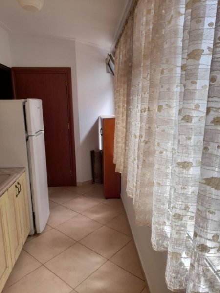 Tirane, jepet me qera apartament 1+1 Kati 4, 60 m² 400 € (Selvia)