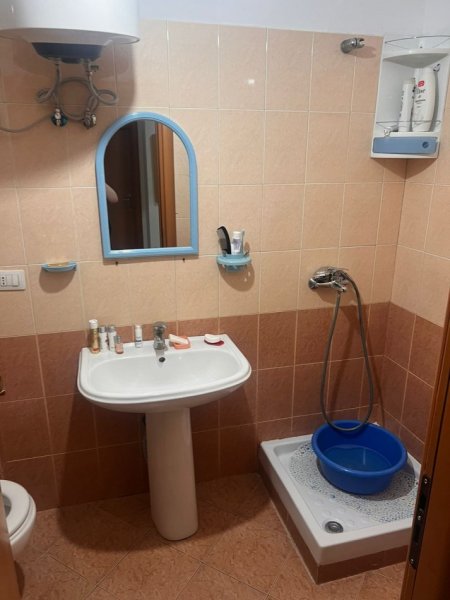 Tirane, jepet me qera apartament 1+1 Kati 2, 70 m² 400 € (Don Bosko)