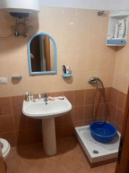 Tirane, jepet me qera apartament 1+1 Kati 2, 70 m² 400 € (Don Bosko)