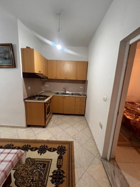Tirane, jepet me qera apartament 1+1 Kati 1, 70 m² 250 € (Siri Kodra)