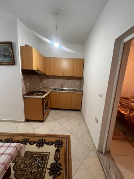 Tirane, jepet me qera apartament 1+1 Kati 1, 70 m² 250 € (Siri Kodra)