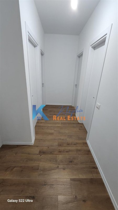 Tirane, jap me qera zyre Kati 6, 115 m² 550 € (Kompleksi Arlis, prane Farmacise nr.10)