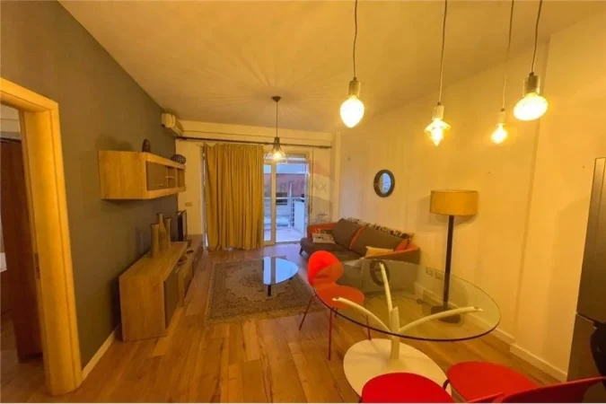 Tirane, jepet me qera apartament 1+1+Ballkon Kati 2, 65 m² 450 € (Rruga Peti, Liqeni i Thate)