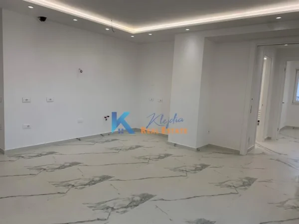 Tirane, jepet me qera zyre Kati 7, 106 m² 1.200 € (Qender, ne fillim te rruges Mine Peza)