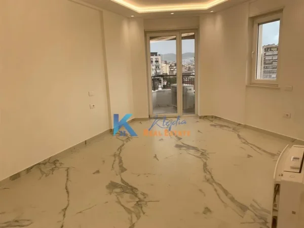 Tirane, jepet me qera zyre Kati 7, 106 m² 1.200 € (Qender, ne fillim te rruges Mine Peza)