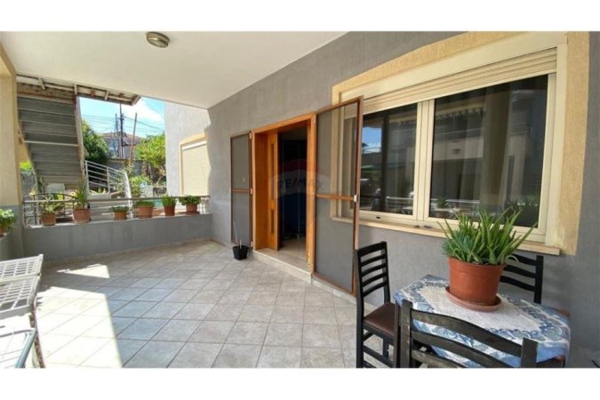 Tirane, jepet me qera Vile 1+1 Kati 1, 120 m² 400 € (Rruga Frang Bardhi)