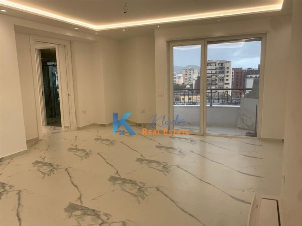 Tirane, jepet me qera zyre Kati 7, 106 m² 1.200 € (Qender, ne fillim te rruges Mine Peza)