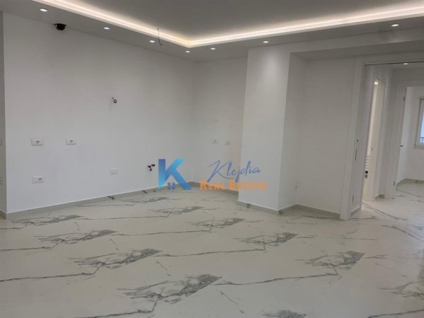 Tirane, jepet me qera zyre Kati 7, 106 m² 1.200 € (Qender, ne fillim te rruges Mine Peza)