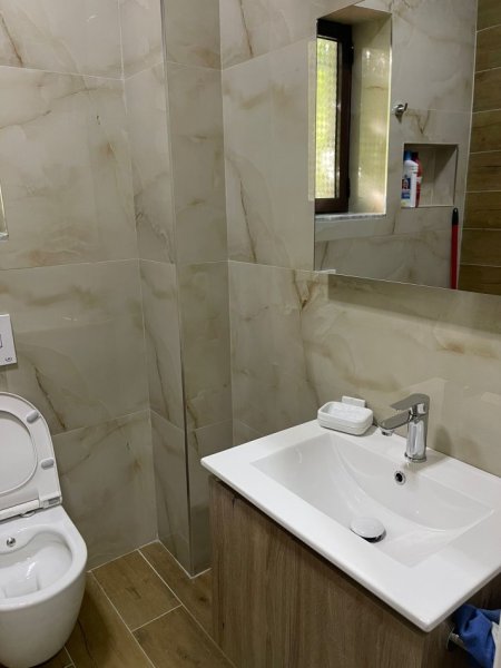 Tirane, jepet me qera apartament 1+1 Kati 1, 75 m² 450 € (Ferit xhejko)