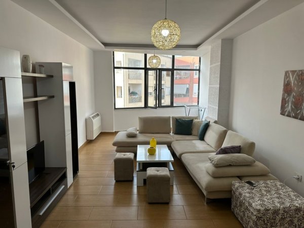 Tirane, jepet me qera apartament 2+1+Ballkon Kati 6, 99 m² 500 € (Astir)