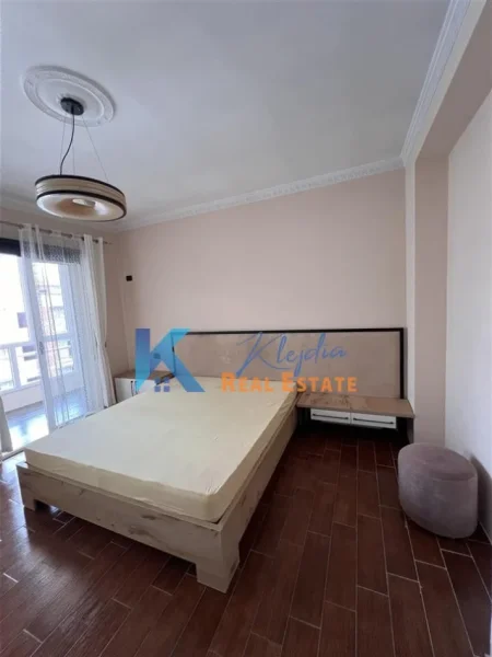 Tirane, shes apartament 1+1+Ballkon Kati 8, 85 m² 113.000 € (Yzberish, afer bar Unik)