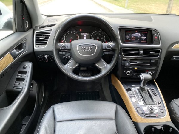 Tirane, shes Audi q5 Benzin, e bardhë automatik Klima