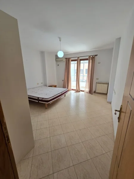 Tirane, shitet apartament 3+1 Kati 5, 