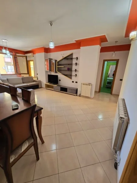 Tirane, shitet apartament 3+1 Kati 5, 