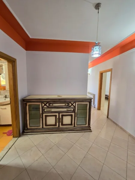 Tirane, shitet apartament 3+1 Kati 5, 