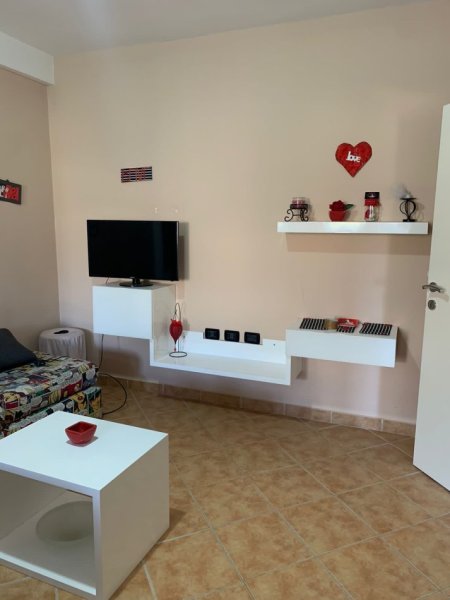 Tirane, jepet me qera apartament 1+1+Ballkon Kati 5, 75 m² 330 € (Tek Fresku)
