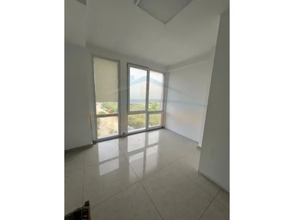Tirane, jepet me qera ambjent biznesi Kati 4, 180 m² 1.800 € (Fusha e Aviacionit)