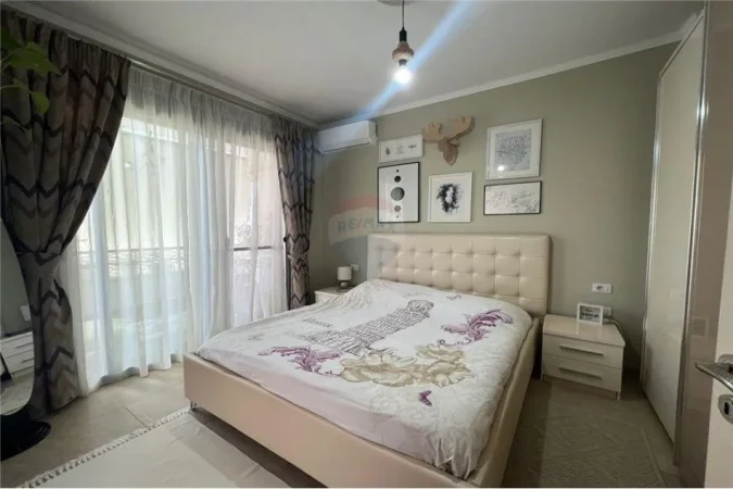 Tirane, jepet me qera apartament 2+1 Kati 3, 110 m² 900 € (Liqeni i Thate)