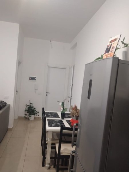 Tirane, jepet me qera apartament 2+1+Ballkon Kati 4, 85 m² 450 € (KAMEZ)