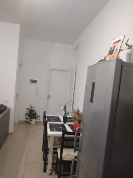 Tirane, jepet me qera apartament 2+1+Ballkon Kati 4, 85 m² 450 € (KAMEZ)