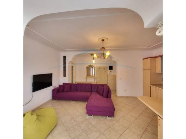 Tirane, jepet me qera apartament 2+1 Kati 8, 87 m² 600 € (Rruga e Kavajës)