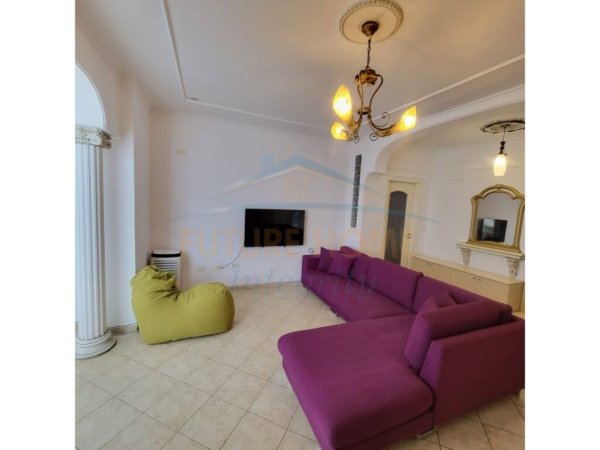 Tirane, jepet me qera apartament 2+1 Kati 8, 87 m² 600 € (Rruga e Kavajës)