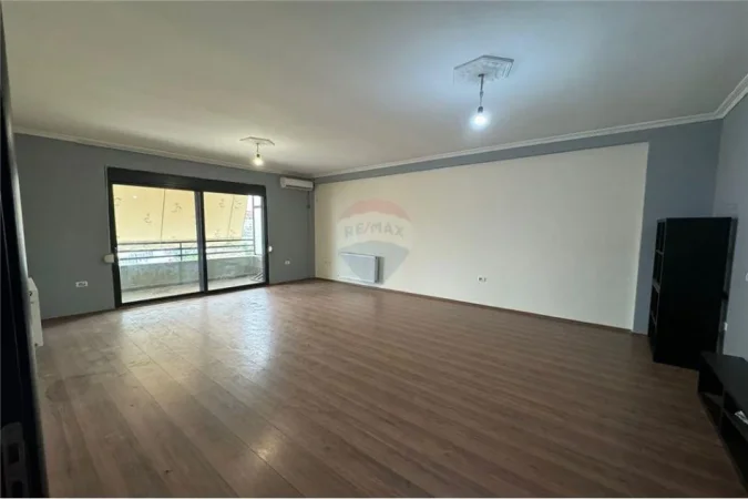 Tirane, jepet me qera apartament 3+1 Kati 5, 124 m² 500 € (rruga Milto Sotir Gura)