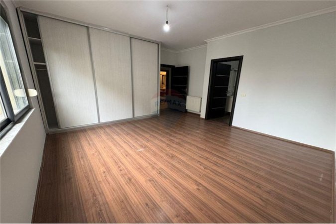 Tirane, jepet me qera apartament 3+1 Kati 5, 124 m² 500 € (rruga Milto Sotir Gura)