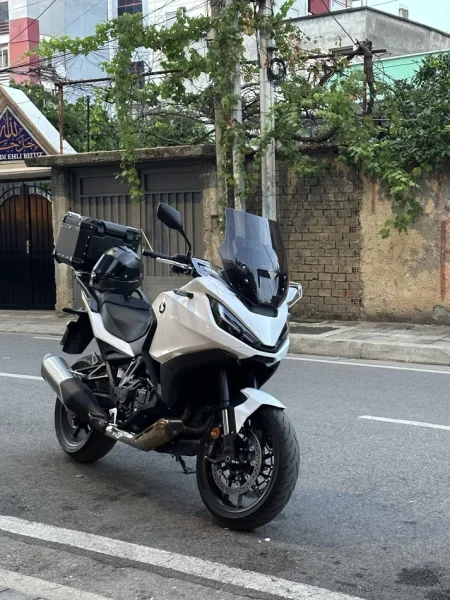 Tirane, shitet Tourer Honda Nt 1100, viti 2023, 7,000 Km, e bardhë, 18.001 €, Blere me zero Km tek Honda