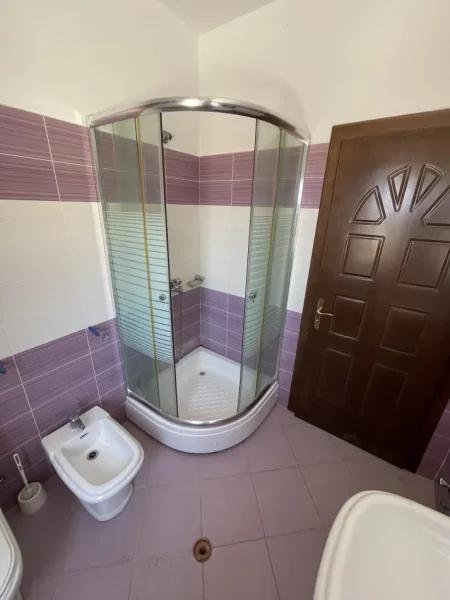 Durres, shitet apartament 2+1 Kati 3, 75 m² 75.000 € (Rruga Rrota e Kuqe)