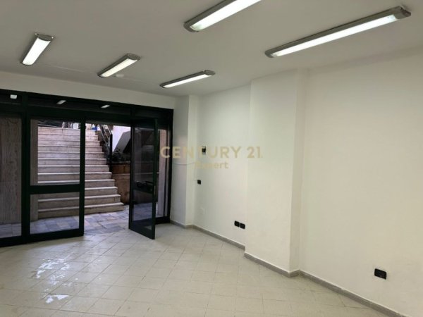 Tirane, jepet me qera ambjent biznesi , 35 m² 450 € (Rruga e Bogdaneve)