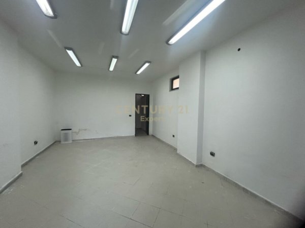 Tirane, jepet me qera ambjent biznesi , 35 m² 450 € (Rruga e Bogdaneve)