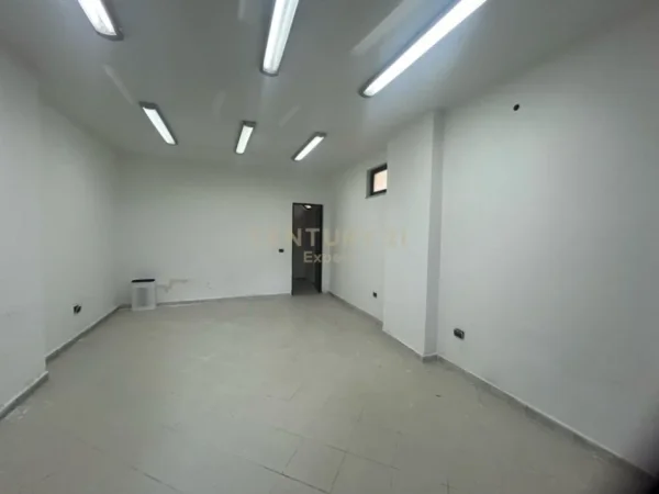 Tirane, jepet me qera ambjent biznesi , 35 m² 450 € (Rruga e Bogdaneve)
