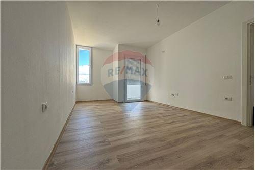 Tirane, jepet me qera apartament 2+1 , 82 m² 390 € (Benjamin Kruta - Laprakë, Shqipëri)