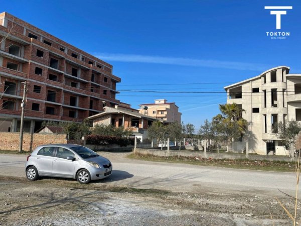 Kavaje, shitet Godine Kati 3, 480 m² 280.000 € (Qerret)