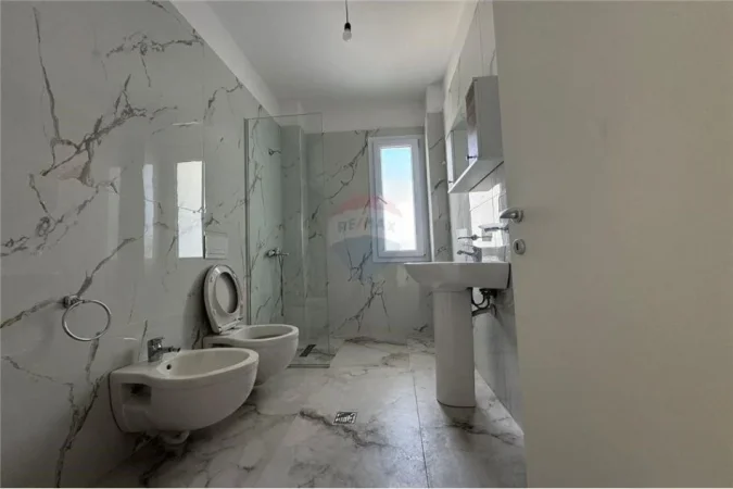Tirane, jepet me qera apartament 2+1 Kati 2, 82 m² 390 € (Apartament për qira)