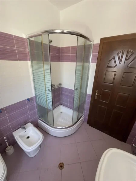 Durres, shitet apartament 2+1 Kati 3, 75 m² (3 min larg plazhit)