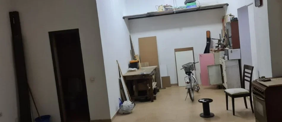 Tirane, jepet me qera ambjent biznesi Kati 0, 50 m² 300 € (zonja curre)