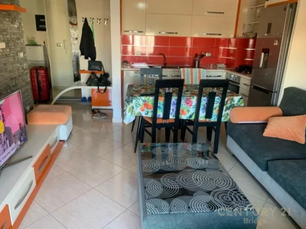 Tirane, jepet me qera apartament 2+1 , 95 m² 500 € 