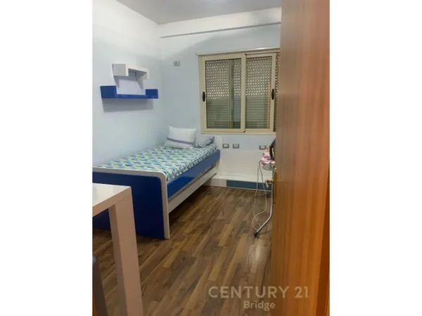 Tirane, jepet me qera apartament 2+1 , 95 m² 500 € 