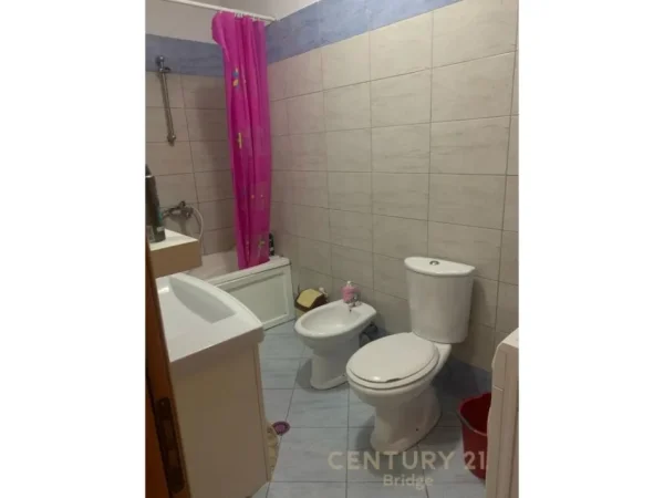 Tirane, jepet me qera apartament 2+1 , 95 m² 500 € 