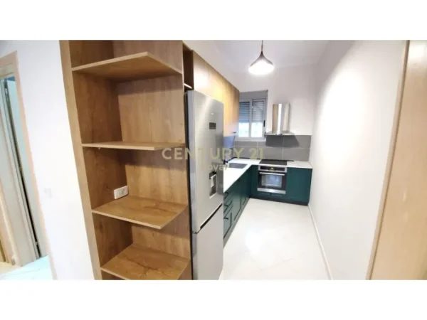 Tirane, jepet me qera apartament 1+1 , 63 m² 400 € 