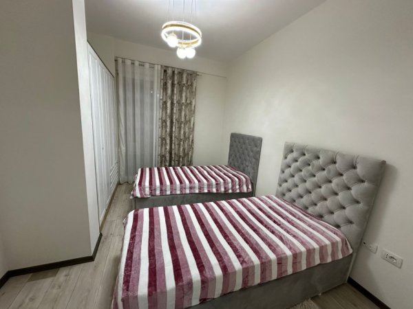 Tirane, jepet me qera apartament 2+1+Ballkon Kati 2, 110 m² 750 € (Kompleksi FZ)
