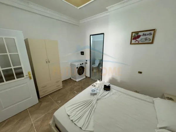 Durres Plazh, jepet me qera apartament 1+1 Kati 0, 280 € (Pavarsia)